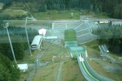 Blick aus dem Aufzug zum Schanzentisch.